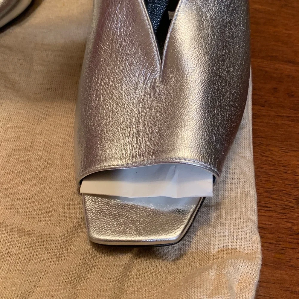 Brand new, rare,authentic ,real leather silver  Gucci shoes,made in Italy,size 7 - Picture 10 of 17